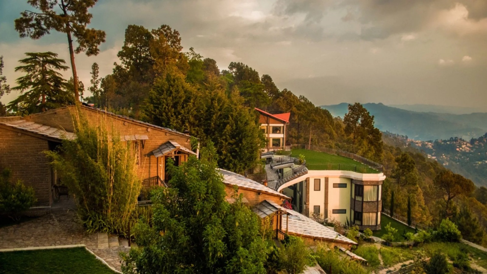 hotels in binsar